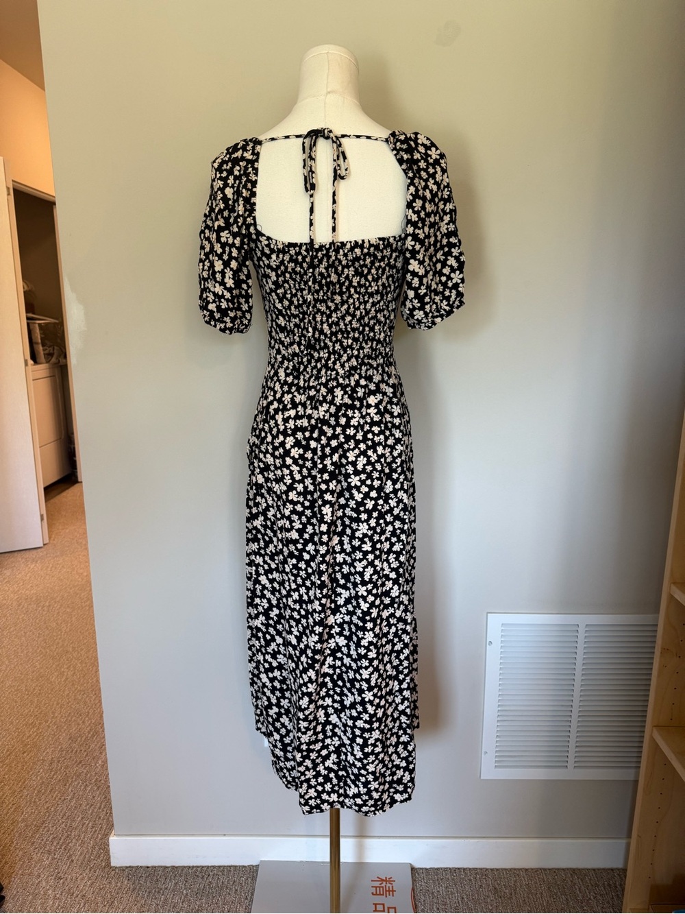 H&M Black Floral Sweetheart Puff Sleeve Smocked Midi Dress Size S Cottagecore - Picture 4 of 9